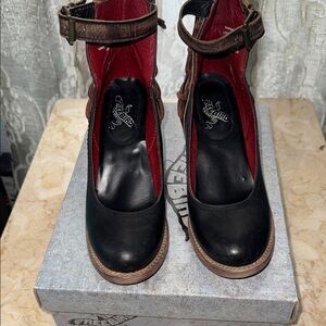 Freebird Women's Black and Brown Heels